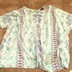 Cute sheer loose boxy top.